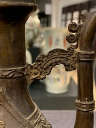 Une verseuse en bronze pour le march&eacute; islamique, Chine, 17/18&egrave;me