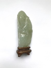Deux pi&egrave;ces en jade c&eacute;ladon p&acirc;le sculpt&eacute;, Chine, Qing