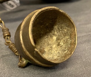 Une verseuse en bronze pour le march&eacute; islamique, Chine, 17/18&egrave;me