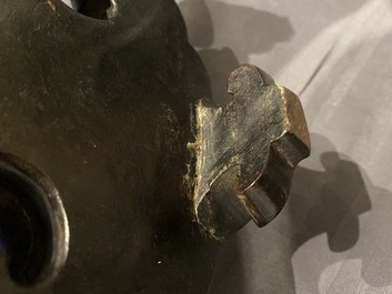 Un grand br&ucirc;le-parfum couvert en bronze sur socle en bois sculpt&eacute;, Chine, Ming