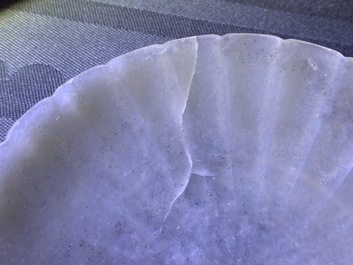 A Chinese incised Mughal style chalcedony 'chrysanthemum' dish, 19th C.