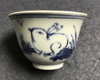 Une collection en porcelaine de Chine et Japon en bleu et blanc, Ming et apr&egrave;s