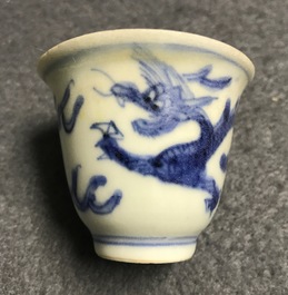 Une collection en porcelaine de Chine et Japon en bleu et blanc, Ming et apr&egrave;s