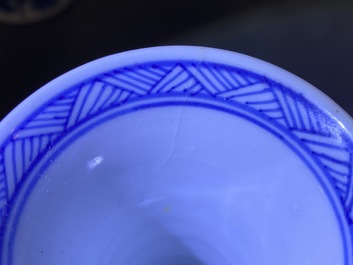 Drie Chinese blauw-witte vazen, Kangxi