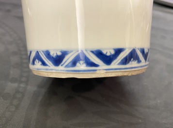 Drie Chinese blauw-witte vazen, Kangxi