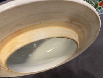 Een paar Chinese wucai dekselvazen, Wanli merk, 19e eeuw