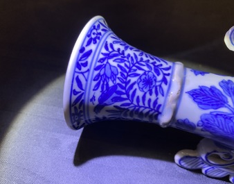 Drie Chinese blauw-witte vazen, Kangxi