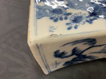 Five Chinese blue and white vases, Kangxi