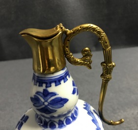 Une collection en porcelaine de Chine et Japon en bleu et blanc, Ming et apr&egrave;s