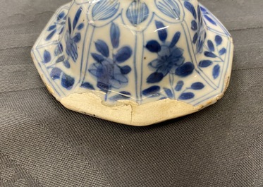 Drie Chinese blauw-witte vazen, Kangxi