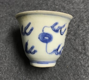 Une collection en porcelaine de Chine et Japon en bleu et blanc, Ming et apr&egrave;s