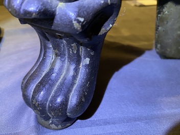 Un grand br&ucirc;le-parfum couvert en bronze sur socle en bois sculpt&eacute;, Chine, Ming