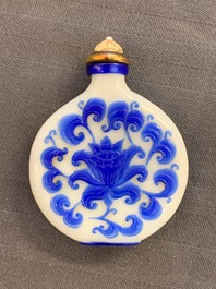 Nine various Chinese blue overlay and transparent glass snuff bottles, 19/20th C.