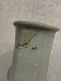 A large Japanese blue and white Arita bottle vase, Edo, 17th C.