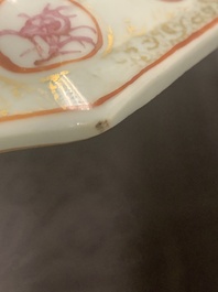 Une terrine de forme hexagonale sur son support en porcelaine de Chine famille rose, Qianlong