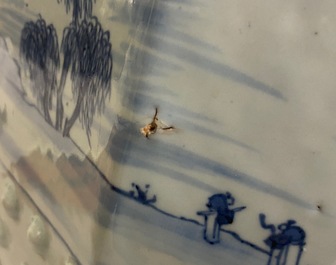 Un tabouret en porcelaine de Chine en bleu et blanc &agrave; d&eacute;cor d'un paysage, Qianlong