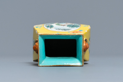 A Chinese yellow-ground famille rose vase, 19/20th C.