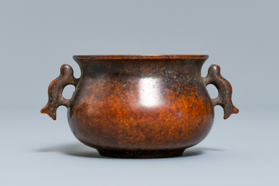 Un br&ucirc;le-parfum en bronze, Chine, 19/20&egrave;me