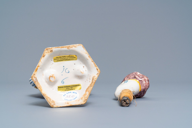 Une figure d'un acteur &agrave; t&ecirc;te ammovible en fa&iuml;ence polychrome de Delft, 1er quart du 18&egrave;me