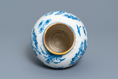 A blue and white Delftware chinoiserie jar, London or Frankfurt, late 17th C.