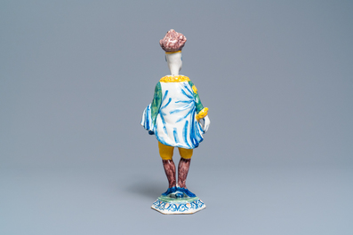 Une figure d'un acteur &agrave; t&ecirc;te ammovible en fa&iuml;ence polychrome de Delft, 1er quart du 18&egrave;me