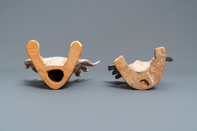 Une paire de mod&egrave;les d'esprits terrestres en terre cuite &agrave; polychromie, Chine, Tang