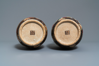 Deux paires de vases en porcelaine de Chine famille rose, 19/20&egrave;me