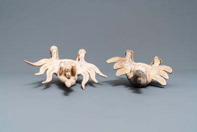 Une paire de mod&egrave;les d'esprits terrestres en terre cuite &agrave; polychromie, Chine, Tang