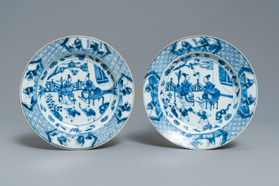 Trois assiettes en porcelaine de Chine en bleu et blanc, Kangxi