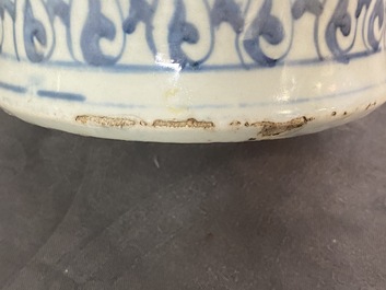 A Chinese blue and white 'lotus scroll' vase, 19/20th C.