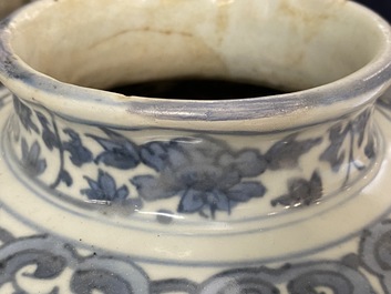 A Chinese blue and white 'lotus scroll' vase, 19/20th C.