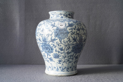 A Chinese blue and white 'lotus scroll' vase, 19/20th C.