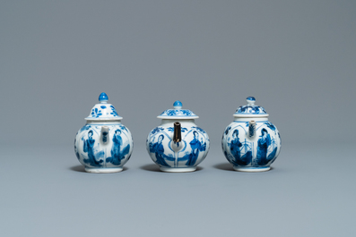 Five Chinese blue and white 'Long Eliza' teapots, Kangxi
