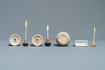 Nine Chinese blue and white snuff bottles, 19/20th C.