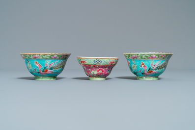 Trois bols en porcelaine de Chine famille rose pour le march&eacute; Straits ou Peranakan, 19&egrave;me