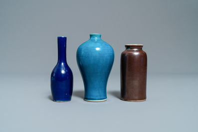 Eighteen Chinese monochrome miniature vases and snuff bottles, 18/20th C.