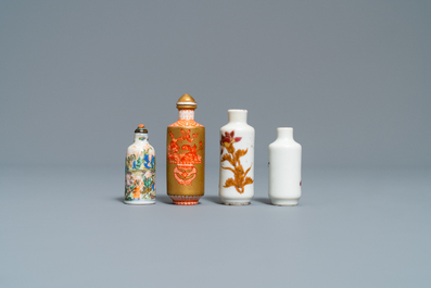 Veertien diverse Chinese snuifflessen, 19/20e eeuw