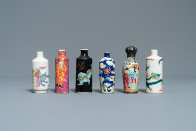 Veertien diverse Chinese snuifflessen, 19/20e eeuw