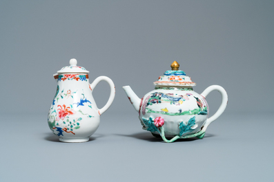 Deux th&eacute;i&egrave;res et une verseuse couverte en porcelaine de Chine famille, Yongzheng/Qianlong