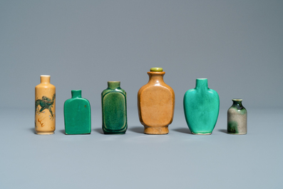 Twelve Chinese monochrome and sancai-glazed snuff bottles, 19/20th C.