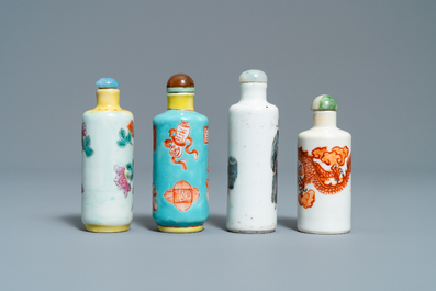 Veertien diverse Chinese snuifflessen, 19/20e eeuw