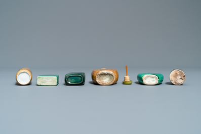 Twelve Chinese monochrome and sancai-glazed snuff bottles, 19/20th C.