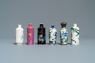 Veertien diverse Chinese snuifflessen, 19/20e eeuw