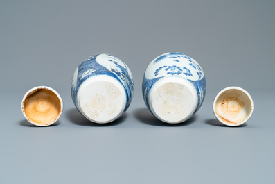 Een paar Chinese blauw-witte dekselvazen met floraal decor, Hatcher cargo scheepswrak, Transitie periode