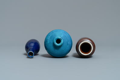 Eighteen Chinese monochrome miniature vases and snuff bottles, 18/20th C.