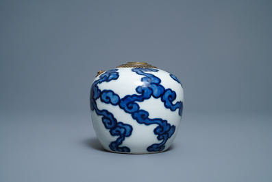 A Chinese blue and white Vietnamese market 'Bleu de Hue' water pipe, 18/19th C.