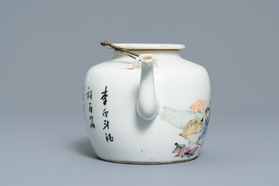 A Chinese qianjiang cai teapot and cover, 19/20th C.