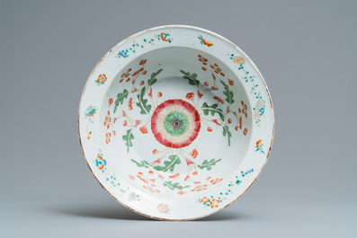 A Chinese hexagonal famille rose 'antiquities' vase and a bowl, 19th C.