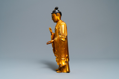 Une figure de Bouddha en bois laqu&eacute; et dor&eacute;, Chine, 18/19&egrave;me