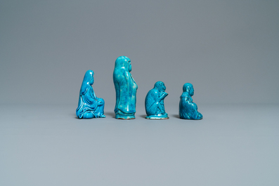 Neuf figures et compte-gouttes en porcelaine de Chine turquoise monochrome, Kangxi et apr&egrave;s